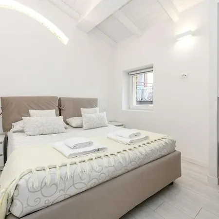 Minimal Jewel Loft Tra Verona E Il Di Garda Pescantina
