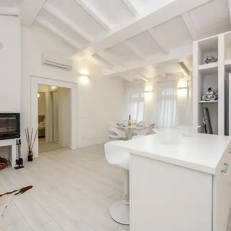 Apartament Minimal Jewel Loft Tra Verona E Il Di Garda *